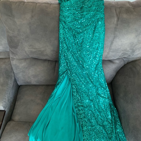 La Femme Sweetheart Strapless Seequin dress - Picture 6 of 8